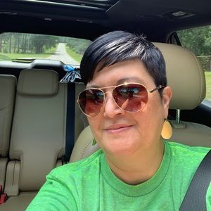 Meet your Posher, Selena